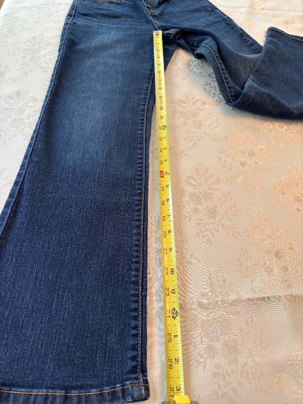 Levis Boot Cut Perfect Slimming 512 Med. Rise Studded Pockets Size 4 M